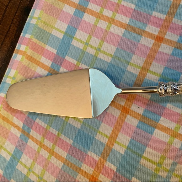 Silver Cake Server, Stainless Steel Embossed Wedding Cake Server, Artistic Home - Picture 6 of 16
